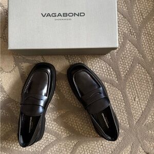 Vagabond “Mike” Men's Sleek Black Slip-On Loafers